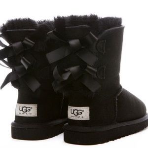 uggs with bows in back